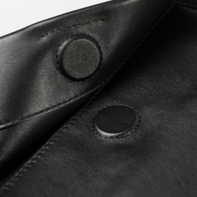 Concealed Magnetic Closure